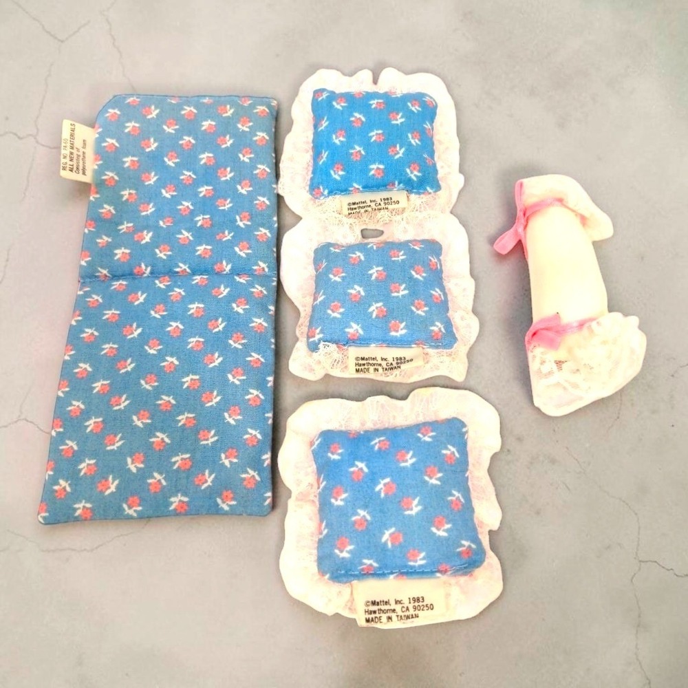 VTG Mattel Barbie Heart Family Doll Bedding Mattress 3 Pillows Bolster 1983 1987